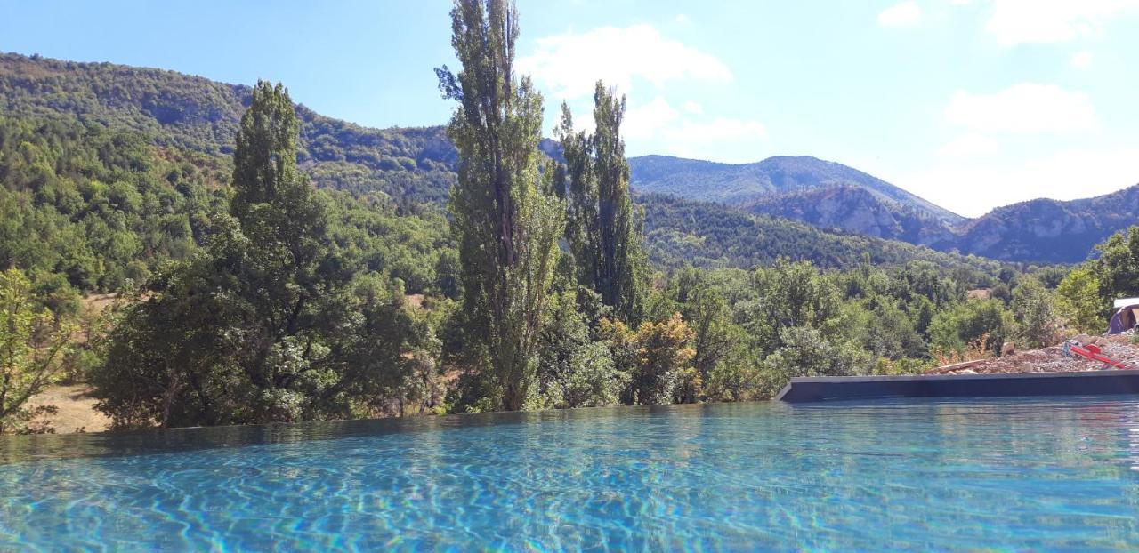 Gites Les Costoliers Chateauneuf-Miravail Екстер'єр фото