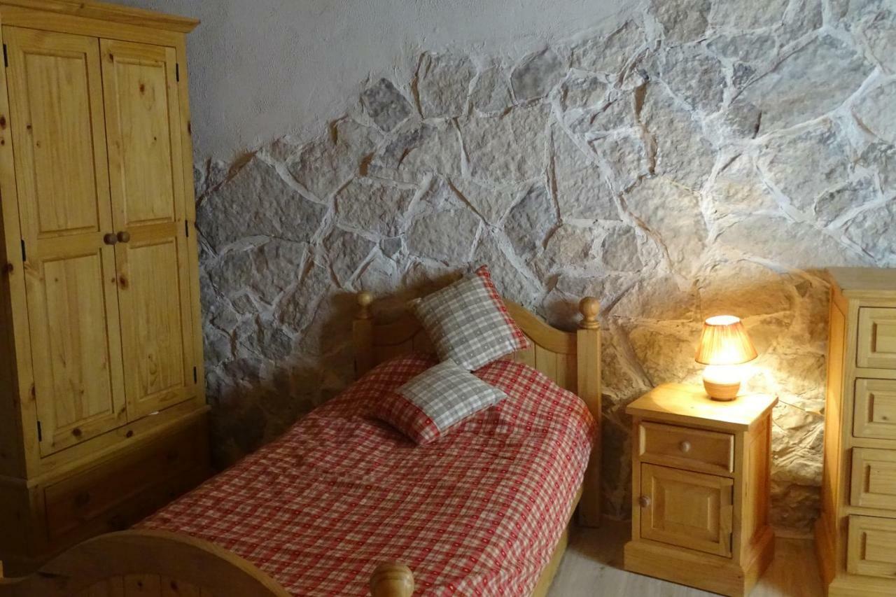 Gites Les Costoliers Chateauneuf-Miravail Екстер'єр фото
